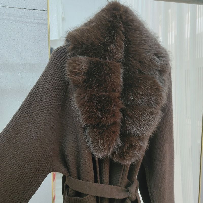 Damenbekleidung: Luxuriöse Strickjacke für Damen mit Kragen aus Kunstfuchspelz – weicher und warmer Pullovermantel mit offener Vorderseite für elegante Freizeitkleidung (Grau, Schwarz)_voghion.com