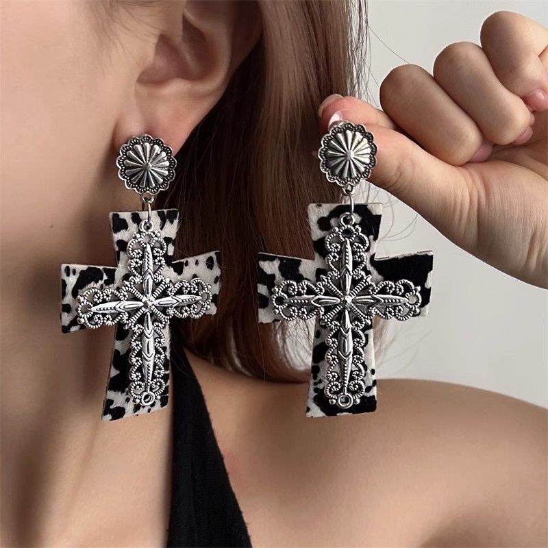 Dame Persönlichkeit Übertrieben Schwarz Und Weiß Leopard Print Stern Kreuz Ohrringe Ohrstecker Nische Mode Hip Hop Trendy Ohr Schmuck_voghion.com