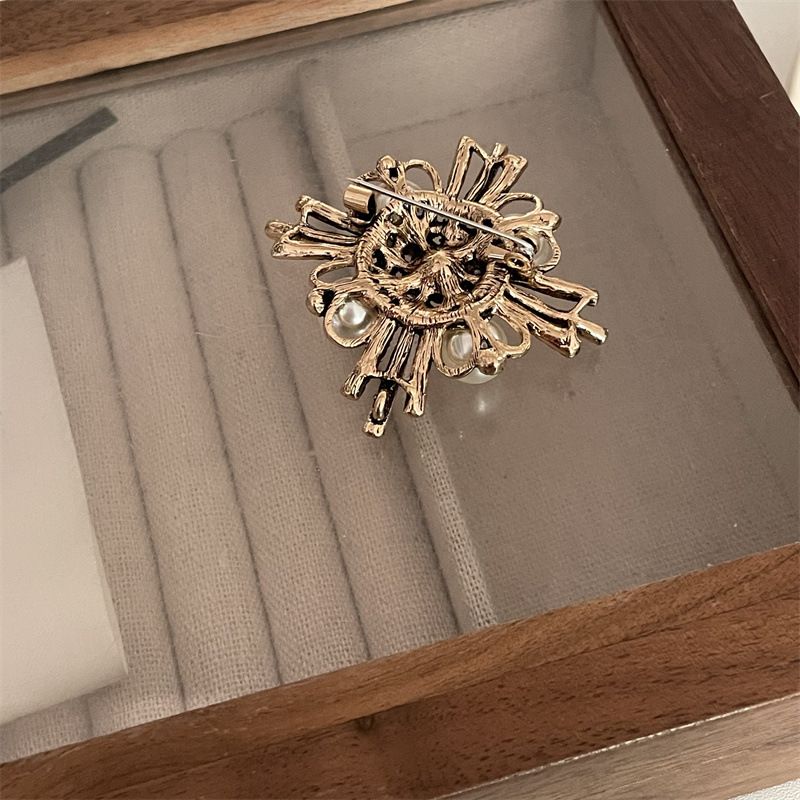 Modischer mittelalterlicher Clip, Nischen-Kamelienperlenbrosche, leichter Luxus, High-End-Gefühl, kleine duftende Brosche für_voghion.com