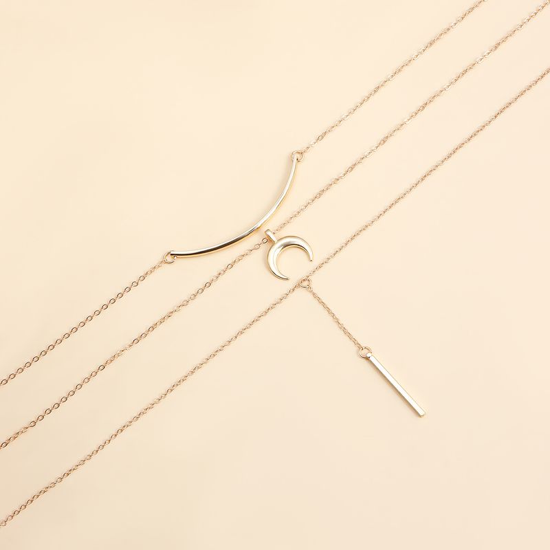 ins Retro Style Design Collarbone Chain Gold-plated Crescent Pendant Adjustable Chain Length Necklace Female_voghion.com