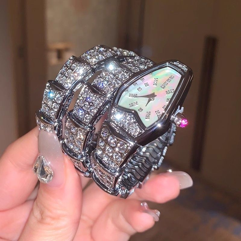 2025 Nieuw Niche Light Full Diamond Slangvormig Dameshorloge Damesmerk High-End Voor Banketten_voghion.com