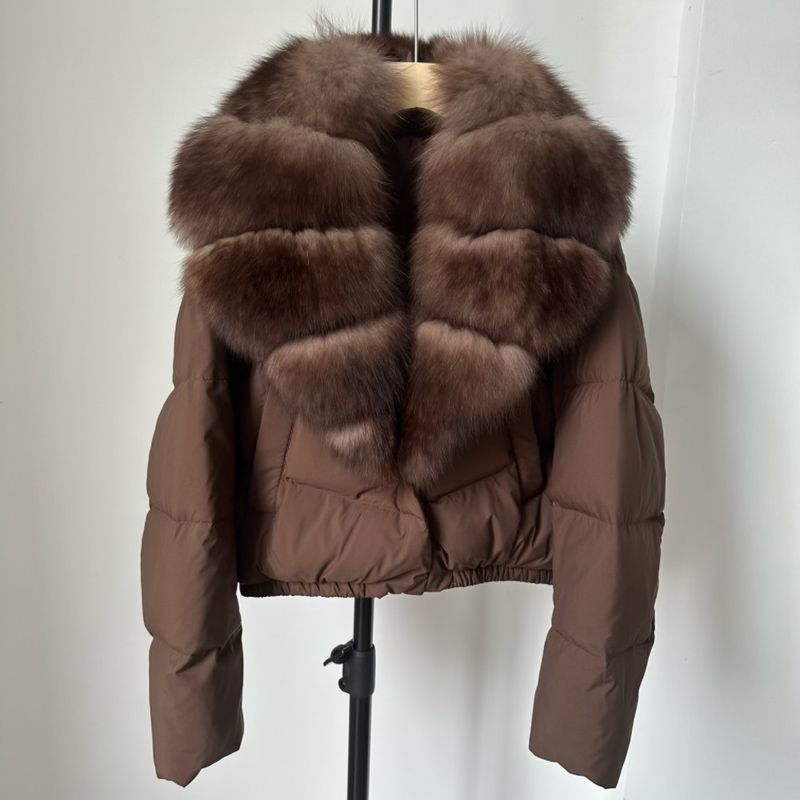 Piumino corto da donna con collo oversize in pelliccia di volpe - Cappotto invernale alla moda con piumino d'anatra bianca, pelliccia staccabile, vestibilità ampia, vari colori_voghion.com