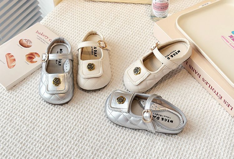 Sandali chiusi per bambini, estate 2025, nuove scarpe da principessa per ragazze, stile coreano Little Chane, suola morbida, cinturino singolo_voghion.com