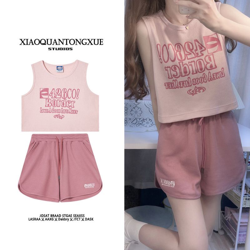 Set due pezzi con canotta senza maniche e pantaloncini, stile casual per studentesse, modello Waffle Grid, modello 2025_voghion.com