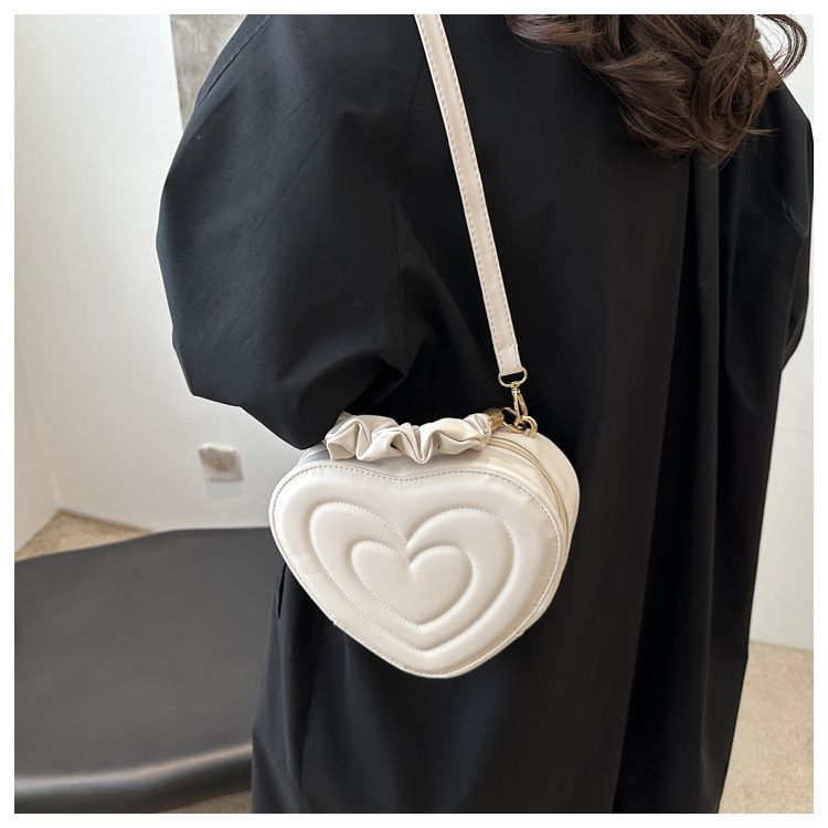 Indentatura semplice a forma di cuore carina tinta unita femminile cuore shopping moda plissettata borsa a tracolla_voghion.com