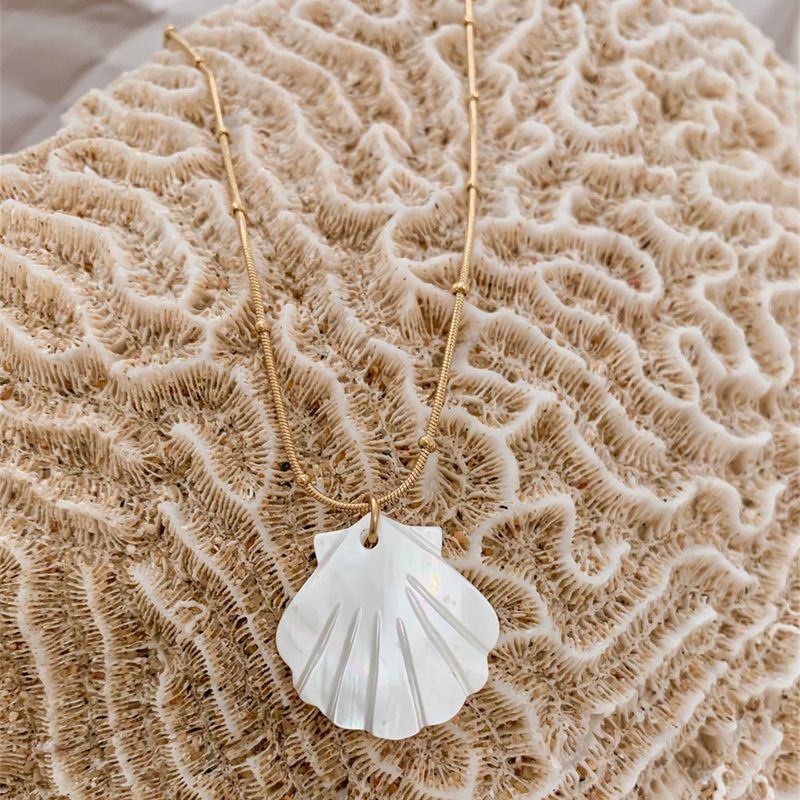 Hete verkoop Boho Multilayer onregelmatige kunstmatige parels vergulde ketting schelp hanger ketting voor vrouwen vintage mode zand_voghion.com