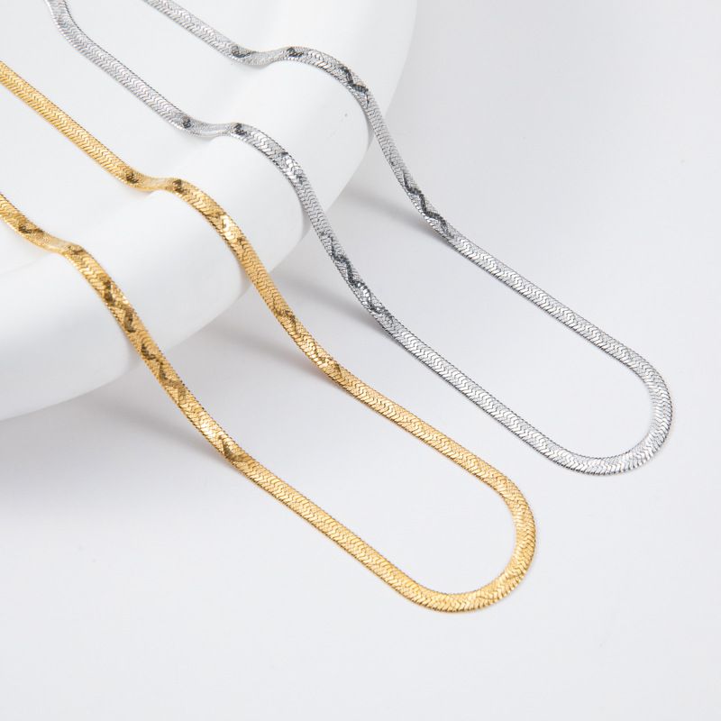 Hot selling fashion stainless embossed blade with niche design titanium steel patterned collarbone chain_voghion.com