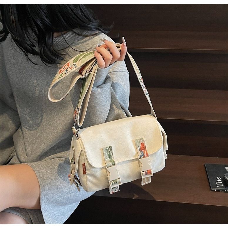 Neue schlichte Canvas-Nischendesign-Schultertasche mit großer Kapazität und Klappdeckel, Modetrend, Damen-Umhängetasche_voghion.com