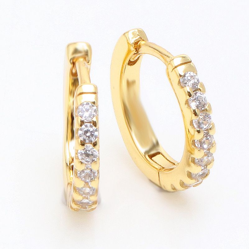Brincos de abraço brilhantes banhados a ouro para mulheres, design de nicho moderno, brincos de círculo de alta qualidade_voghion.com