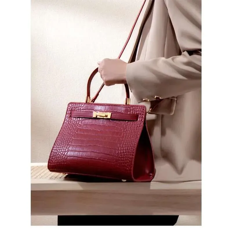 Petit sac à main Odino en cuir véritable pour femme, design de niche, bandoulière, rouge_voghion.com