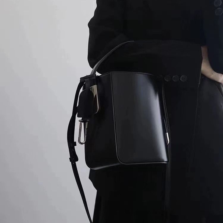 Autunno e inverno nuova nicchia secchio tracolla diagonale croce luce lusso design di fascia alta senso donne baozi madre_voghion.com