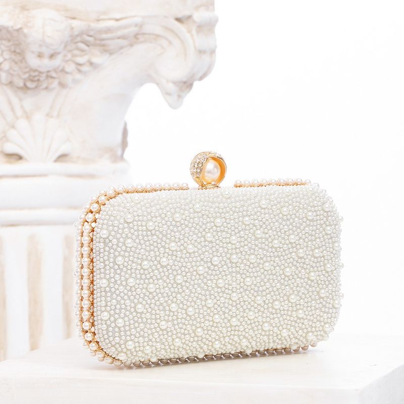 Borsa a tracolla da sera con pochette a catena quadrata in perle fatta a mano 2025_voghion.com