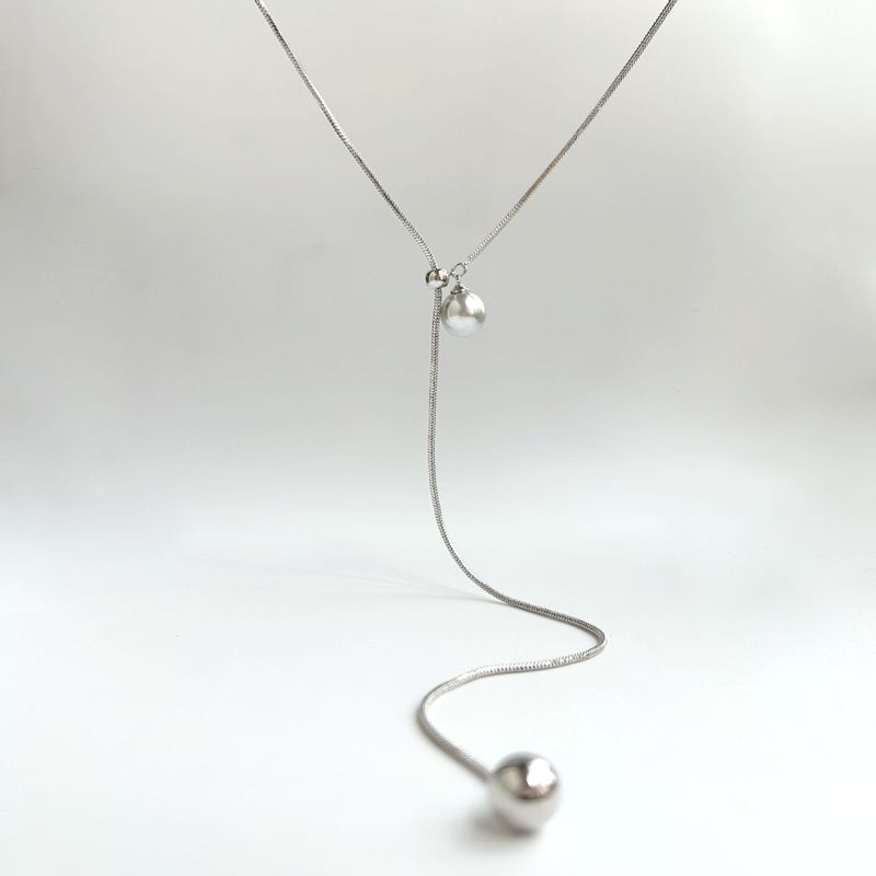 Collana con perle in argento, stile minimalista e cool, per donna, elegante, leggera, di lusso, di alta gamma_voghion.com