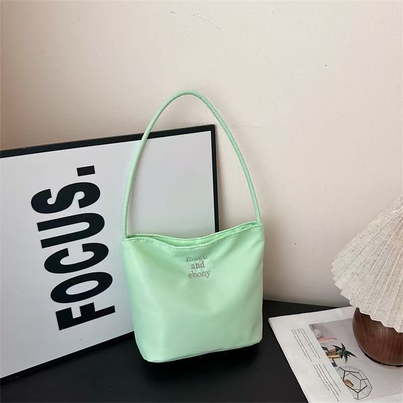 Corea del Sud Muchandebong Donna 2024 Nuova Moda Casual Pendolare Nylon Monospalla Versatile Borsa a Secchiello_voghion.com
