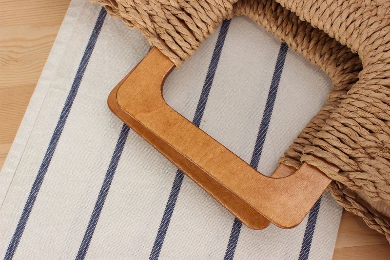 Borse da donna Un pezzo Drop Shipping Nuovo stile Manico in legno Semplice borsa intrecciata a mano Borsa da spiaggia estiva Stile foresta Grande capacità Borsa intrecciata in corda di carta_voghion.com