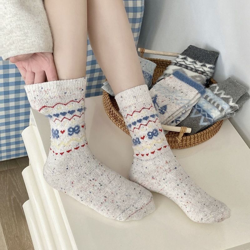 001 Thick Autumn Winter New Selon Island Wool Japanese Style Yarn Snowman Thickened Warm Pile Socks_voghion.com