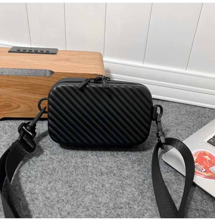 Bolso de mensajero para hombre de piel sintética suave con diseño de rayas diagonales, estilo unisex, sencillo y ligero, de VC_voghion.com