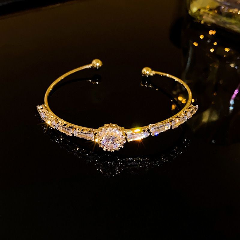 Bracciale da donna elegante e versatile, con fiocco in zircone, aperto, alla moda e di nicchia._voghion.com