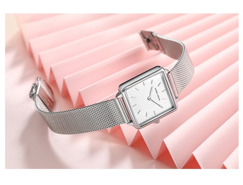 Hannah Martin Women‘s Watch Retro Simple Temperament Small Square Watch Ins Super Hot College Style_voghion.com