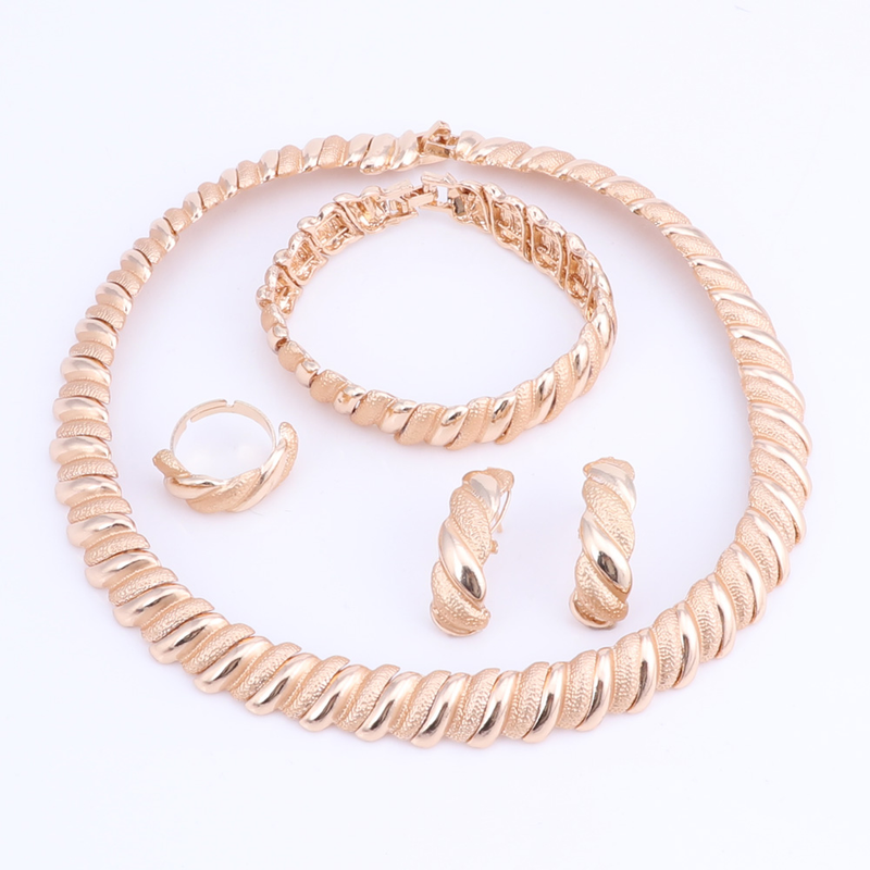 Italienisches goldfarbenes Schmuckset mit Halskette, Ohrringen, Armband und Ring, afrikanisches Brautmotiv für Damen, Hochzeitsparty-Geschenke_voghion.com