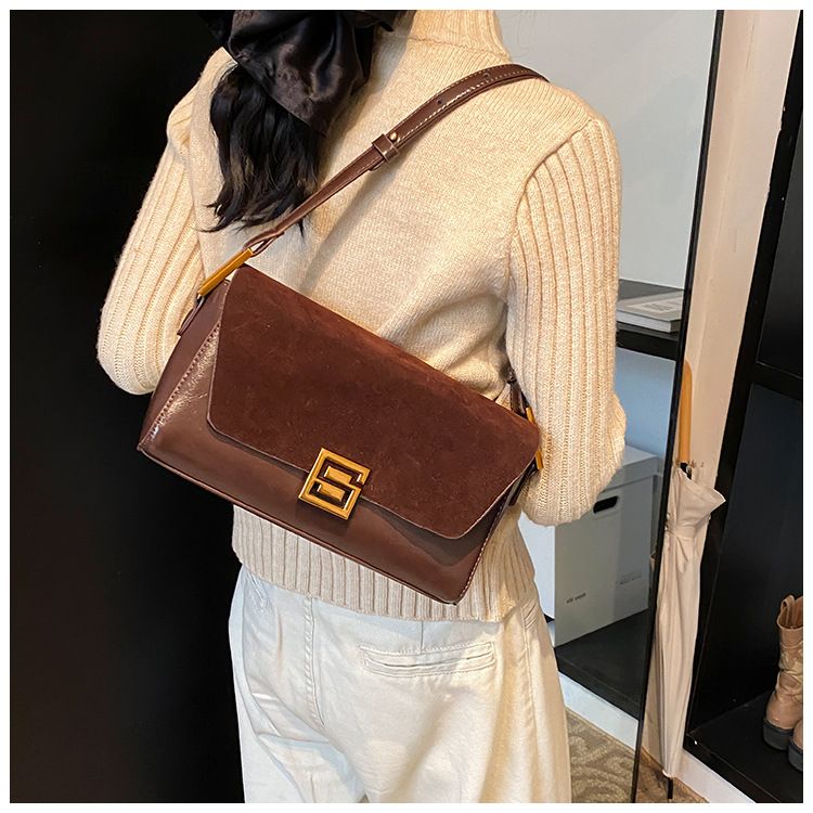 Borsa quadrata piccola in velluto satinato con texture leggera e lussuosa sotto le ascelle, moda di nicchia autunno e inverno 2024 versatile singola_voghion.com