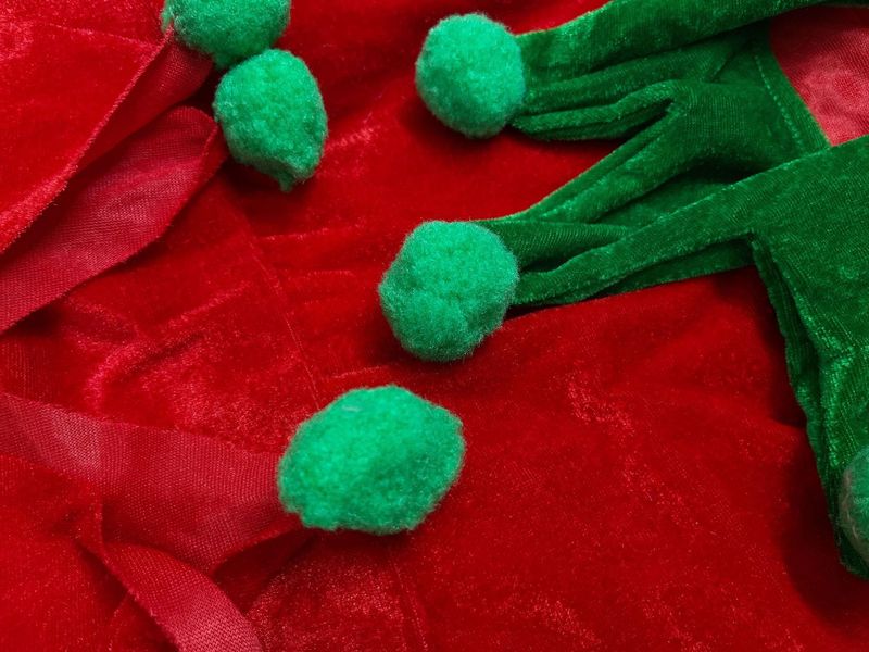 Disfraz de elfo navideño para niños: vestido de fantasía verde con sombrero, cinturón, cubrepiés y calcetines para actuaciones en el escenario y para combinar con toda la familia._voghion.com