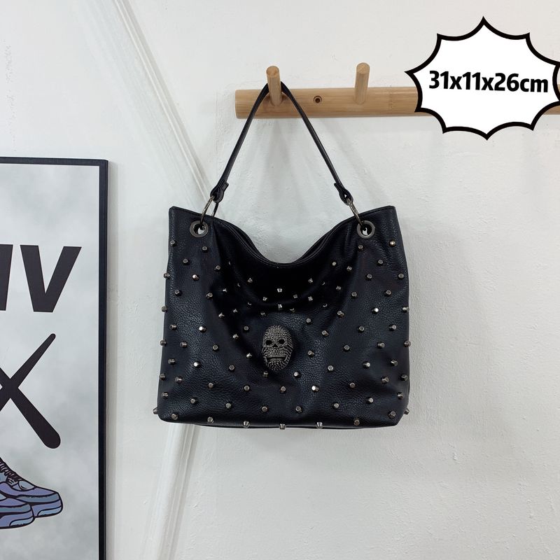 Borsa a tracolla con secchiello gotico - Borsa a tracolla con teschio borchiato di grande capacità per donna (borsa tote alla moda per tutti i giorni, spaziosa e regolabile, in stile punk)_voghion.com