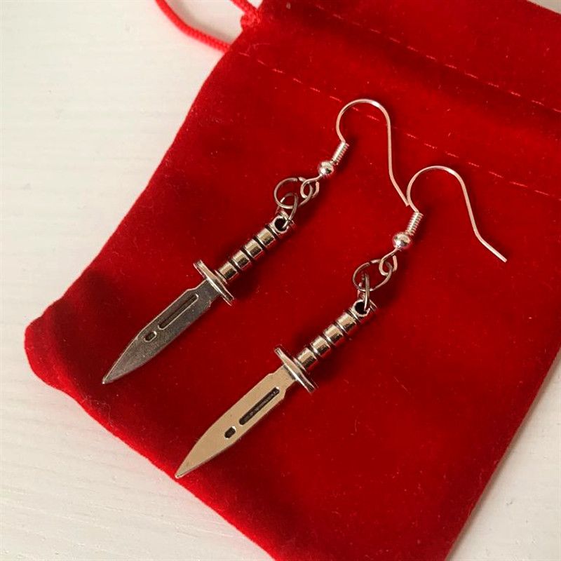 Commercio estero transfrontaliero orecchini pugnale coltello arma ciondolo collana fatta a mano placcato argento bizzarro_voghion.com