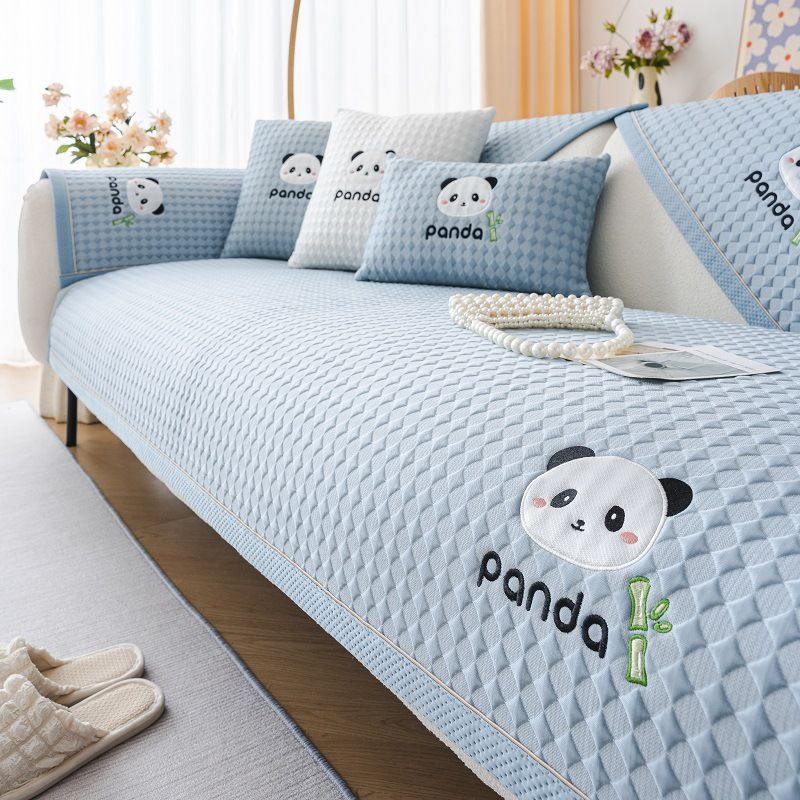 Copridivano moderno e semplice antiscivolo con testa di panda ricamata, in seta ghiacciata, modello Summer Cool Bean 2024_voghion.com