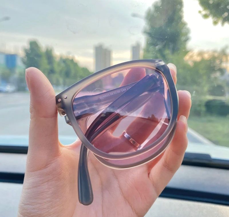 Lunettes de soleil carrées pour femmes et hommes, filet rouge, ombre sauvage, UV400, lunettes de soleil pliantes_voghion.com