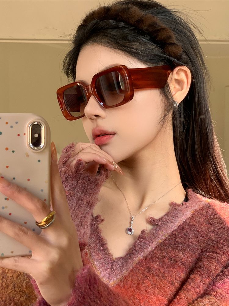 LazyZoom Fashion Dikke Rand Vierkante Retro Rode Modieuze Grote Rand Zonnebril Dames Trendy Grote Show Gezicht Kleine Vakantiezon_voghion.com