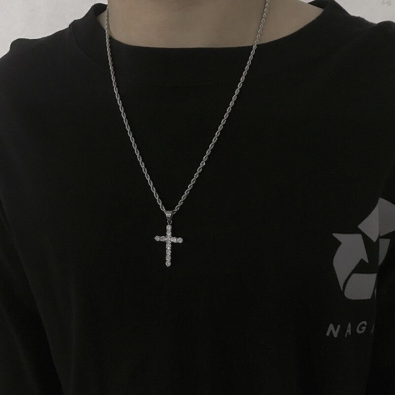Collana alla moda unisex in acciaio al titanio con croce di diamanti Ma Siwei, stesso stile, zircone, hip-hop._voghion.com