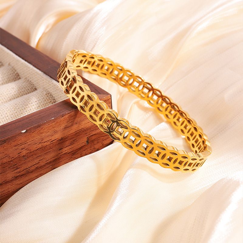 Braccialetto di diamanti da donna, bracciale in acciaio al titanio dorato, bracciale in acciaio inossidabile in stile cinese, bronzo antico cavo per donna, bracciale in titanio resistente allo sbiadimento di alta qualità_voghion.com
