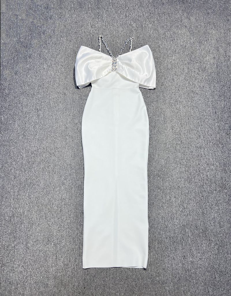 Abito da sera aderente con scollo a V, elegante e raffinato, con gonna lunga e spalle scoperte_voghion.com