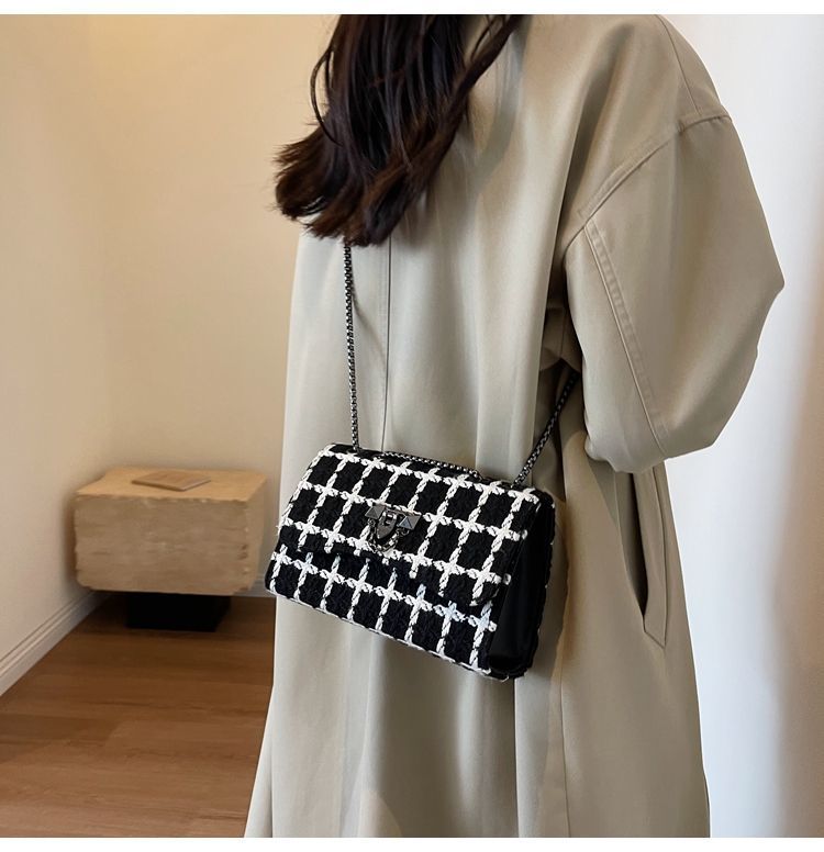 Xiaoxiangfeng Licht Luxus Wolle für Frauen 2023 Neue Trendy Mode Kette Textur Einzelnen Schulter Crossbody Kleine Quadratische_voghion.com