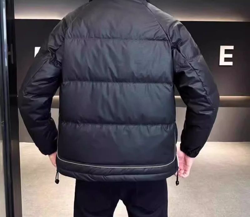 Neue einfarbige Jacke für Männer mit einem Gefühl luxuriöser Freizeitmode. Daunenjacke für Männer, dick und trendig_voghion.com