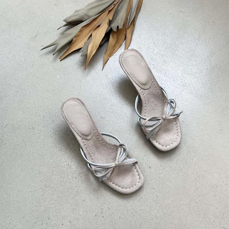 Zapatillas de verano para mujer de estilo francés con lazo de gatito, tacones altos finos e impresionantes, sandalias pequeñas elegantes_voghion.com