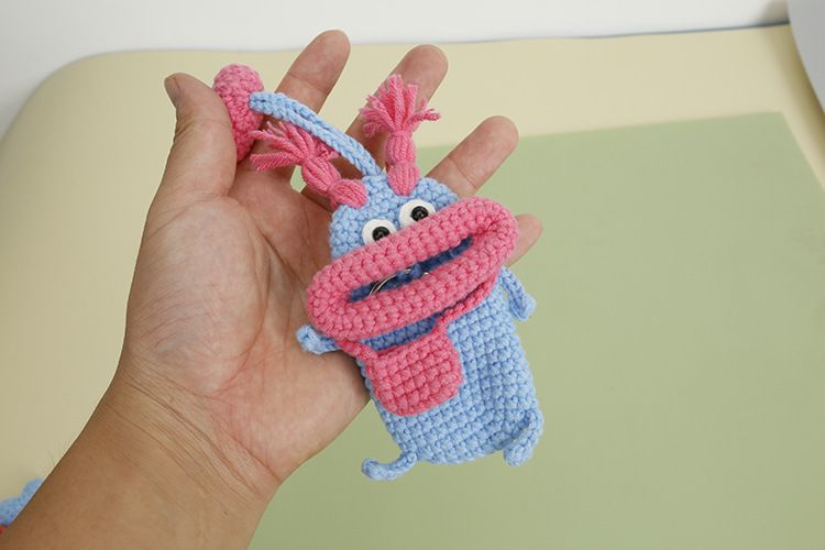 2024Cartoon Cute Sausage Mouth Key Women's Woolen Hook Weaving Earphone Bag Handmade Zero Wallet_voghion.com
