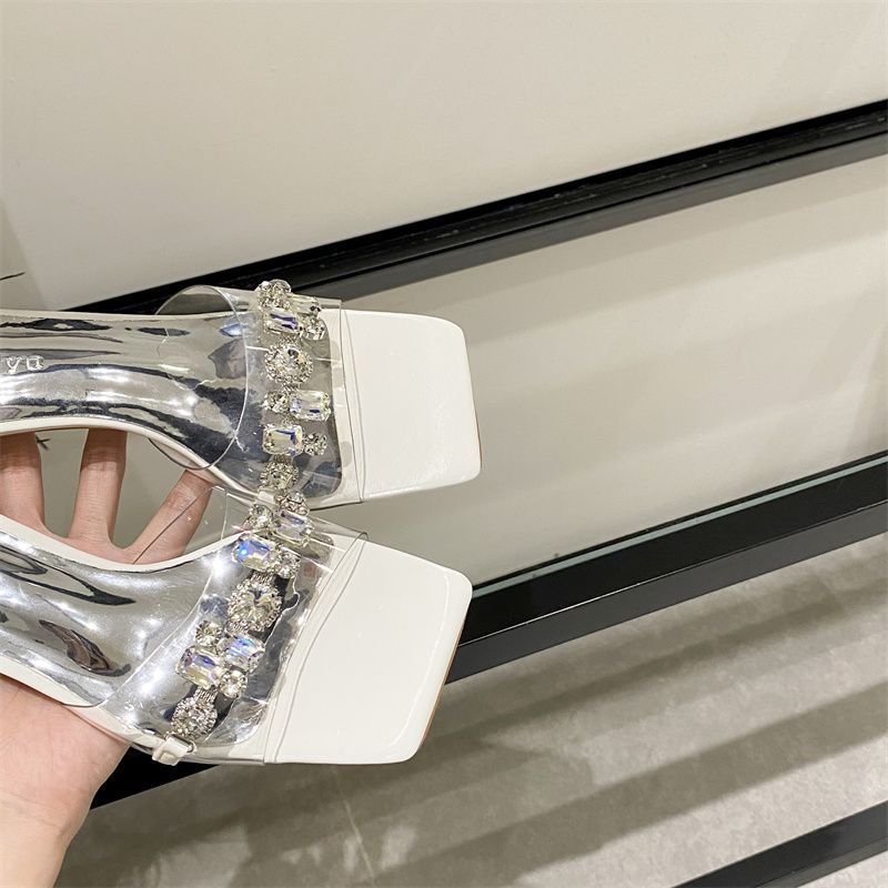 Diamantgefütterte Sanda für Damen mit freiliegenden Zehen, silberne Hausschuhe für modische Kleidung, trendige transparente Kristallhochzeit_voghion.com
