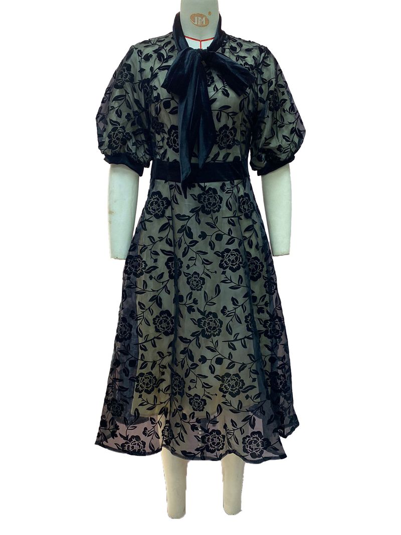 2025 neue Sommer Stil Stehkragen Schwarz Plüsch Dichtes Mesh Taille Spitze Spleißen Modische Abnehmen Kleid_voghion.com