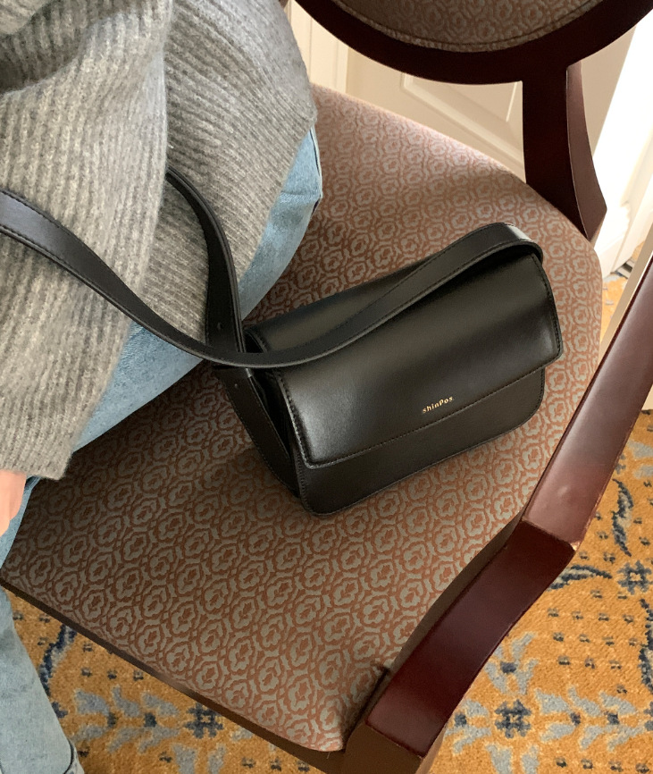Generally Boring Monroe Original Niche Design Diagonally Across Japanese And Korean red wedding high-end small handbags for newlyweds_voghion.com