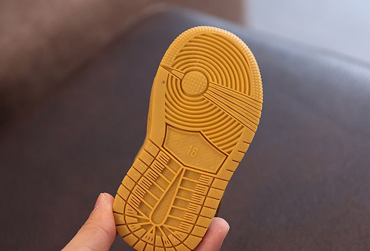 Girls' and Boys' 2024 Autumn New Board Soft Sole Small White Shoes Breathable Mid Top Velcro Casual Sports Shoe Trend_voghion.com