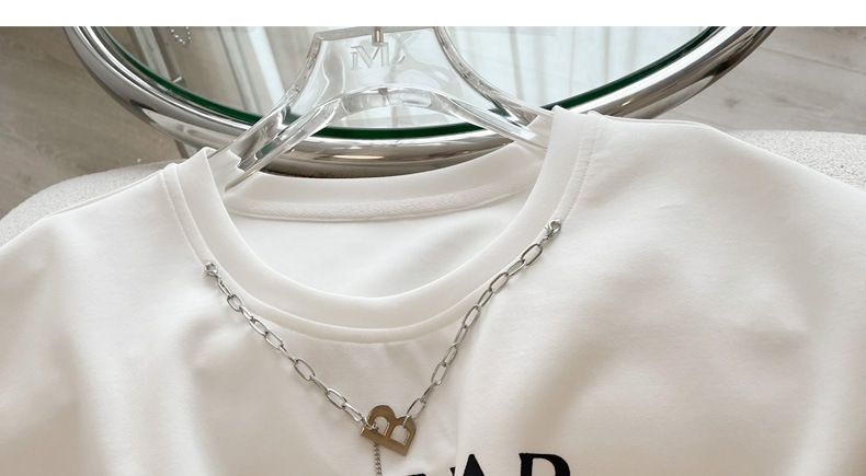 Ensemble de vêtements de sport décontractés pour femmes - Haut à manches courtes et short de course de style coréen (tenue d'été 2 pièces haut de gamme et polyvalente)_voghion.com