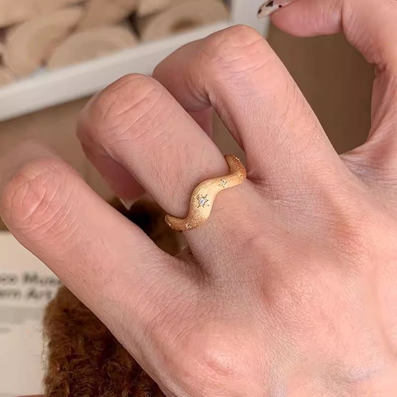 Leichter luxuriöser, glänzender Modering für Frauen, stilvolles Design, Diamantmuster-Indx-Fingerring, Geschenk, altes Geld_voghion.com
