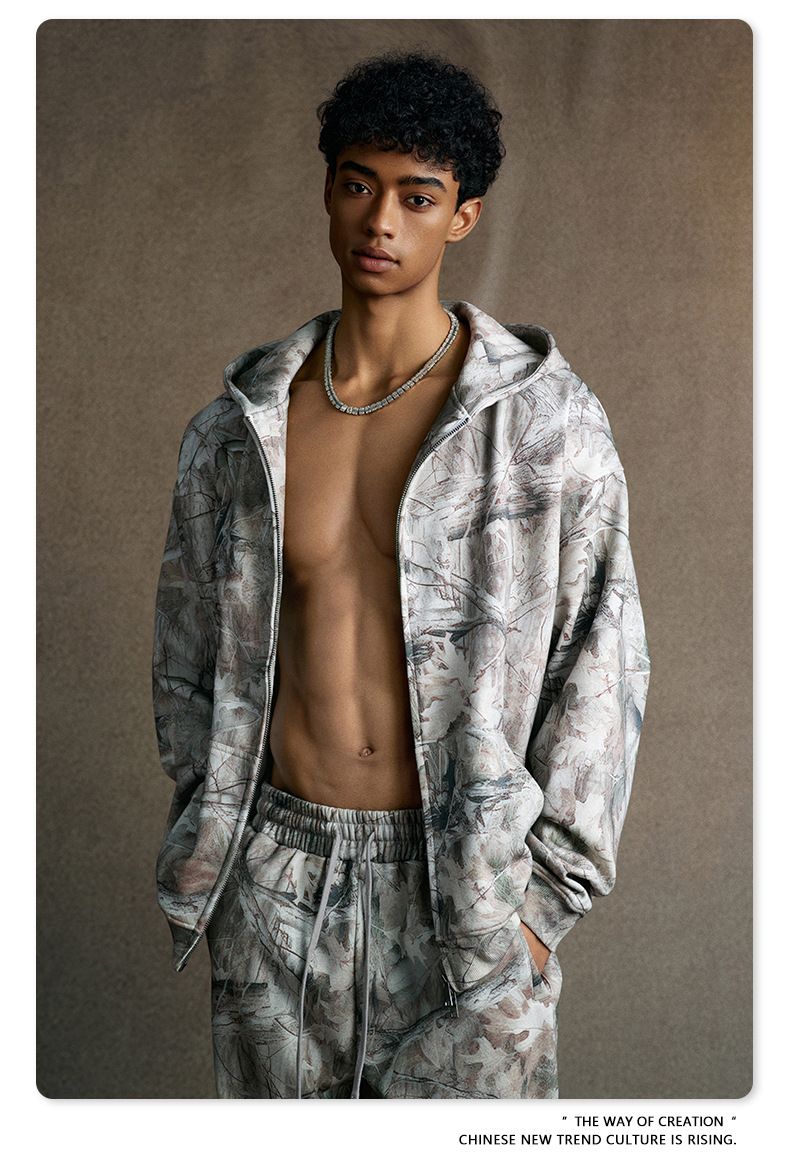 Ensemble deux pièces tendance pour homme, sweat-shirt camouflage en velours, streetwear, sweat à capuche et jogging en polaire camouflage – Tenue deux pièces tendance pour un confort hivernal_voghion.com