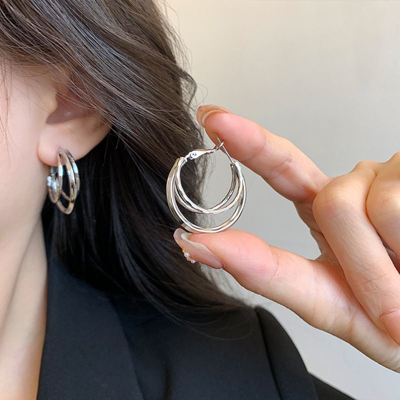 ins Style Simple Silver Needle Versatile Earrings Light Luxury Commuter Metal Circle Earrings Women's High-end Earrings_voghion.com