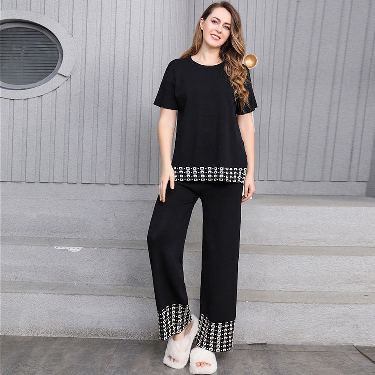 Damenbekleidung Sommer Neue einfache Mode Rundhalsausschnitt Einfarbig Kurzarmoberteile und Hosen Kontrastfarbener Rand Gestrickter Zweiteiliger Anzug_voghion.com