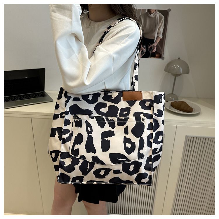 Leopard Print Canvas Tote Bag Women's Large-capacity Bag Portable Commuter Bag Versatile Shoulder Mommy Bag_voghion.com