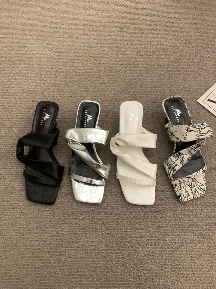 Slope Heel Sandals With A Niche Design Sense, Straight Strap High Heels, Summer Silver Sandals, New Roman, Women's_voghion.com
