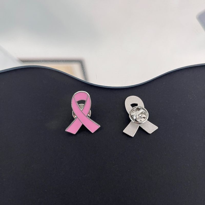 Broche de fita vermelha com logotipo em forma de coração esmaltado em liga metálica, símbolo internacional de AIDS e HIV, crachá promocional para eventos beneficentes_voghion.com